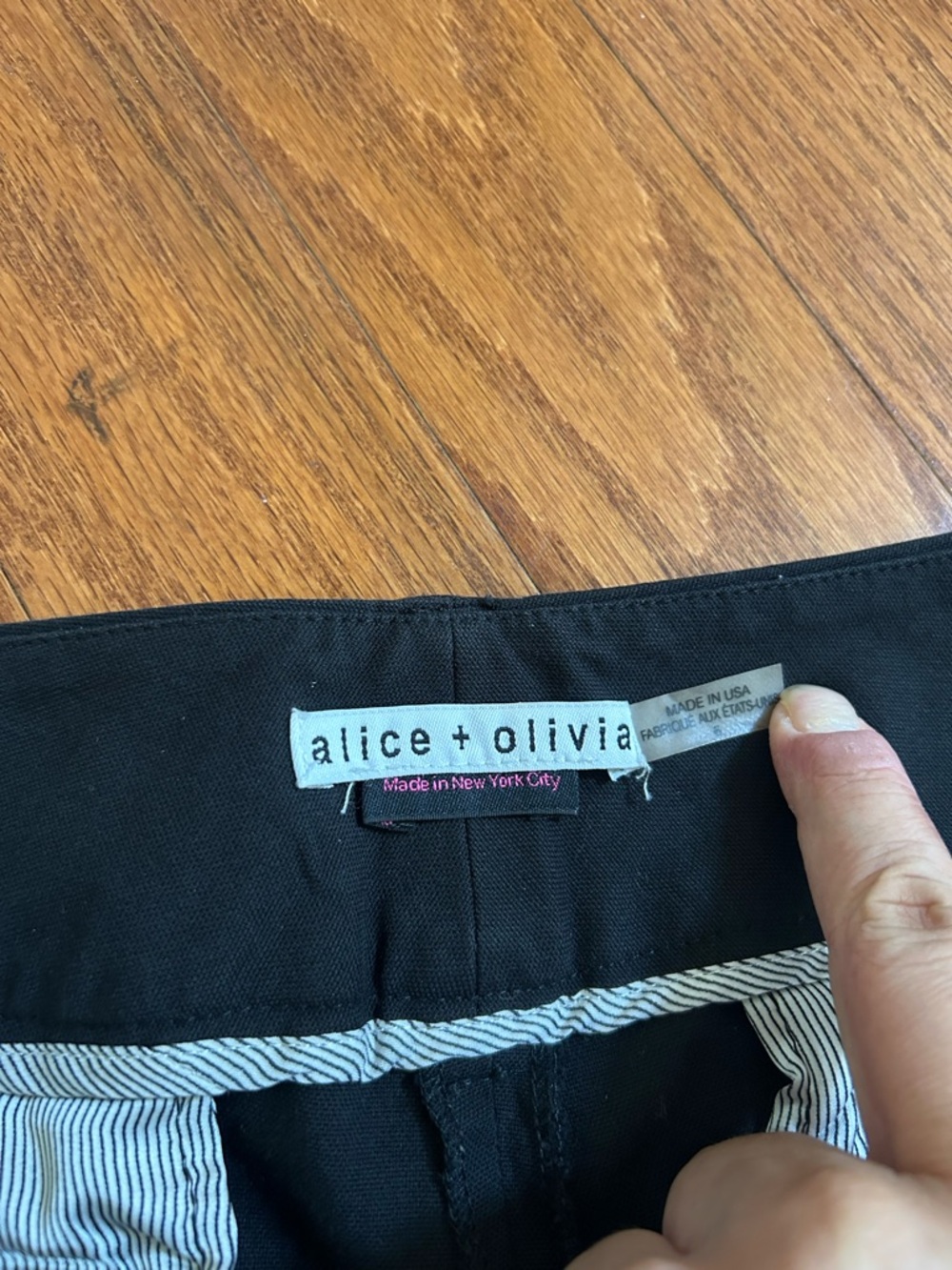 Alice + Olivia Cady Short in Black Size 6 - Picture 8 of 11